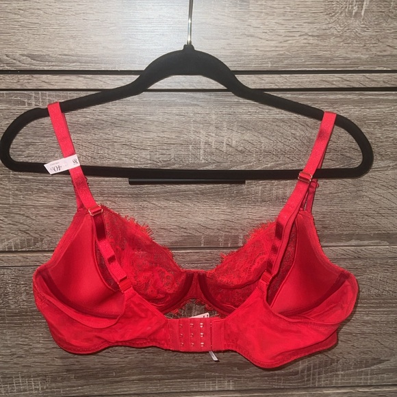 VS NWT Unlined Push Up - Picture 2 of 5